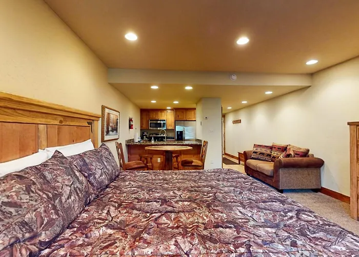 Peregrine Apartment *